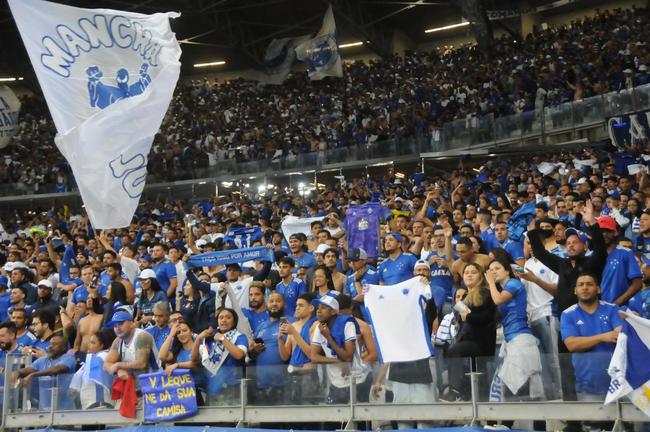 Fotos da torcida do Cruzeiro na derrota para o Fluminense no Mineiro; mesmo com eliminao, time recebeu grande apoio ao fim da partida