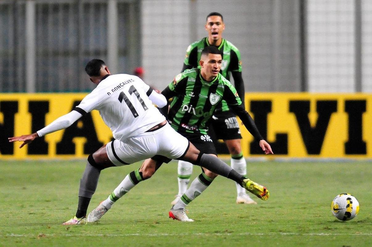 Fotos do jogo entre Amrica e Botafogo, no Independncia, em Belo Horizonte, pela stima rodada do Campeonato Brasileiro