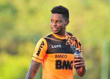 Atacante estava sem clube desde outubro do ano passado, quando rescindiu com o Cuiabá; Pelo Dourado, disputou 26 jogos e marcou quatro gols