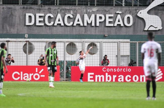Fotos da partida entre Amrica e So Paulo, nesta quinta-feira (18), no Independncia, em Belo Horizonte, pelas quartas de final da Copa do Brasil.
