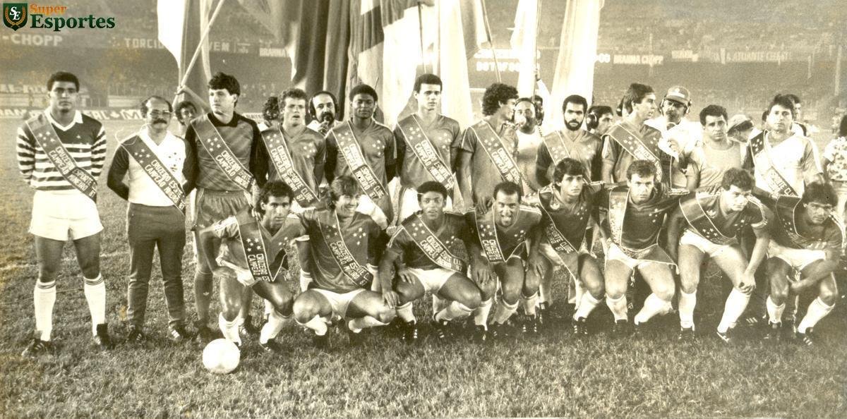 Pôster do Cruzeiro, campeão mineiro de 1987: Gomes, Wellington, Ronaldo, Andrade, Vilmar, Eugênio, Genilson, Gilmar Francisco; Robson, Adil, Eduardo, Hamilton, Daniel, Heriberto, Edson