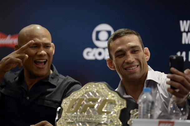 Imagens da coletiva do UFC 198, no Rio de Janeiro - Ronaldo Jacar� e Fabricio Werdum
