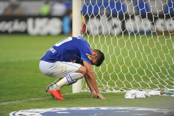Cruzeiro derrotou Fluminense por 2 a 1, com gols de Raniel e Ayrton Lucas (contra); Henrique, tambm contra, descontou para os cariocas