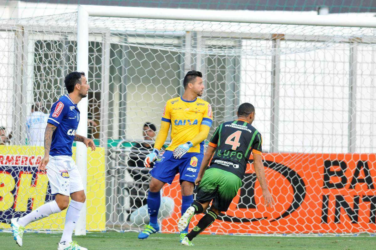 O Cruzeiro foi eliminado pelo Amrica na semifinal do Campeonato Mineiro de 2016. No jogo de ida, perdeu por 2 a 0, no Independncia. Na volta, empatou sem gols, no Mineiro. Na ocasio, o time celeste era conduzido pelo tcnico Deivid, hoje integrante da diretoria e bastante prximo ao presidente Srgio Santos Rodrigues.