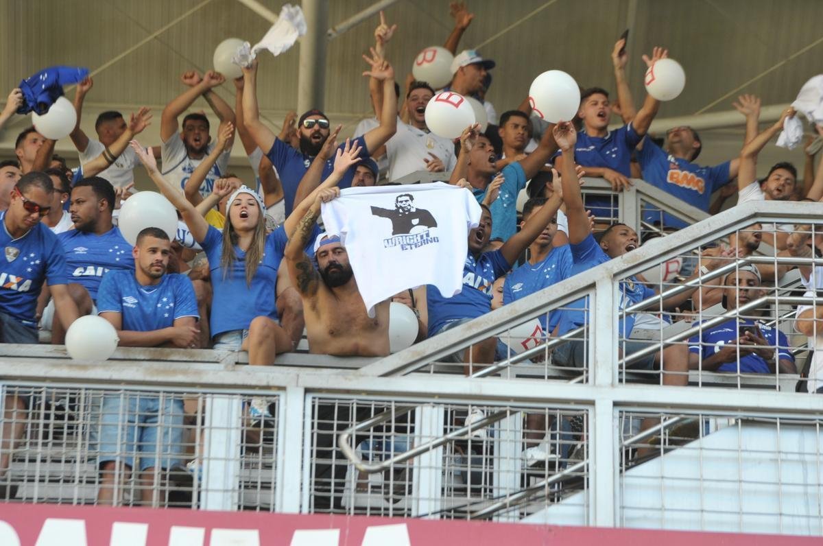 Torcida do Cruzeiro na final do Mineiro, no Independncia, diante do Atltico