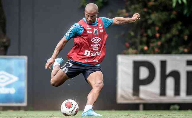 Sánchez em treinamento pelo Santos