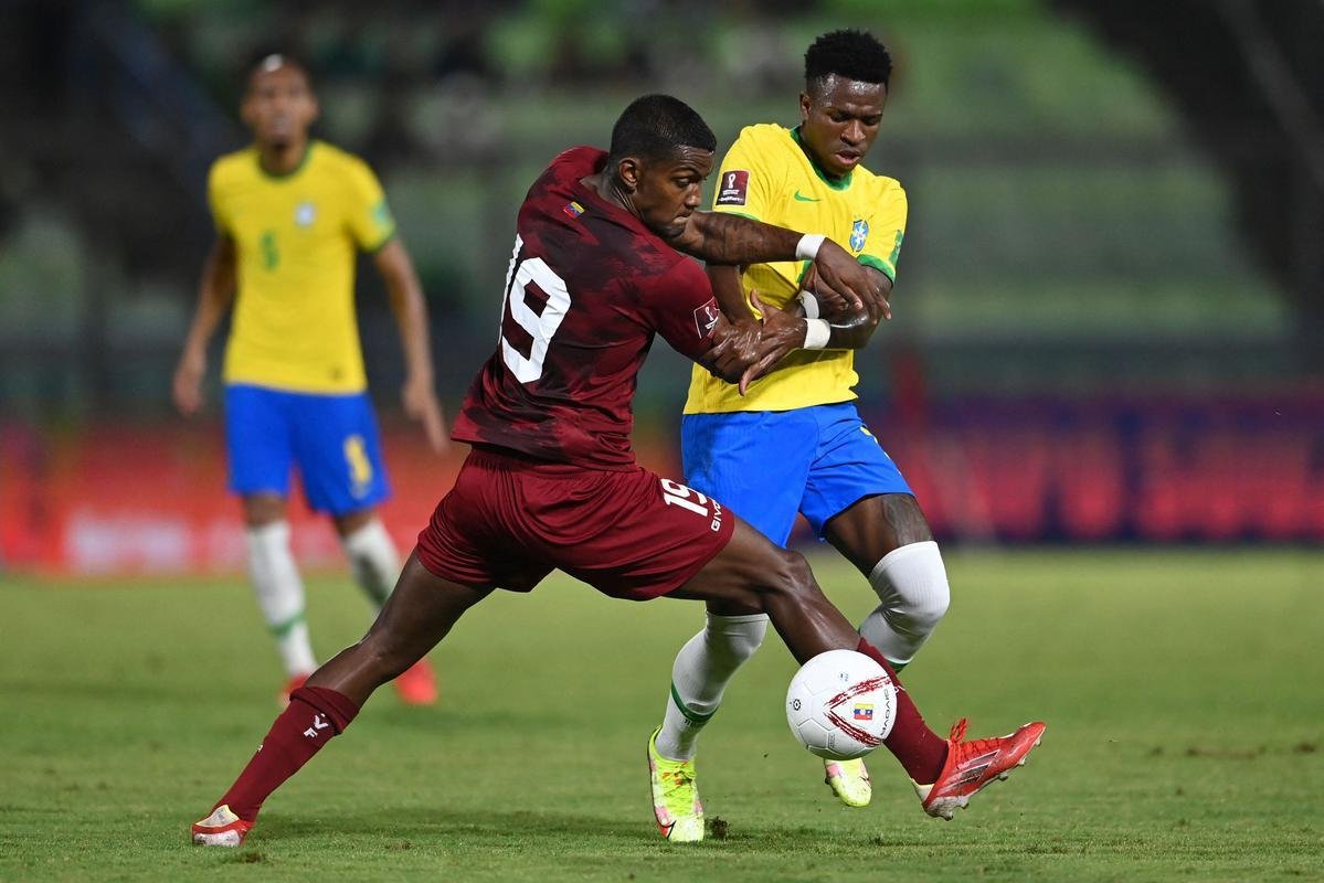 Em Caracas, Seleo Brasileira bateu a Venezuela de virada e manteve os 100%