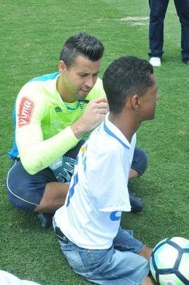 Atleta paralmpico Gabriel Geraldo dos Santos Arajo foi recebido por Fbio, Leo e Henrique na Toca II