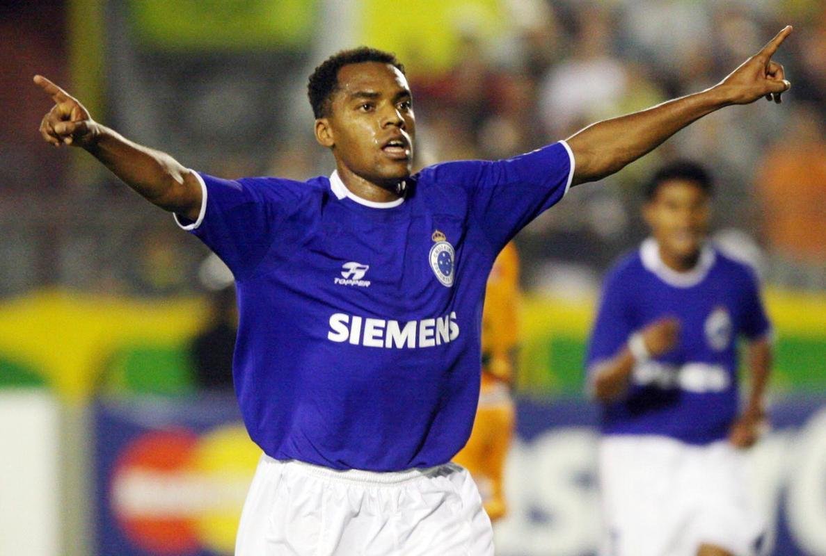 Meia Kelly (Flamengo: 1997 / Cruzeiro: 2004-2006): 2 jogos por Flamengo e 39 jogos por Cruzeiro (16 gols)