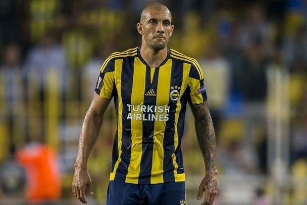 Fernando - depois de acertar a contratao de Fred, ex-Atltico, o Cruzeiro anunciou a desistncia oficial de Fernando, centroavante do Fenerbahe. A princpio, o jogador de 30 anos permanecer no clube turco, com o qual tem contrato at junho de 2019.