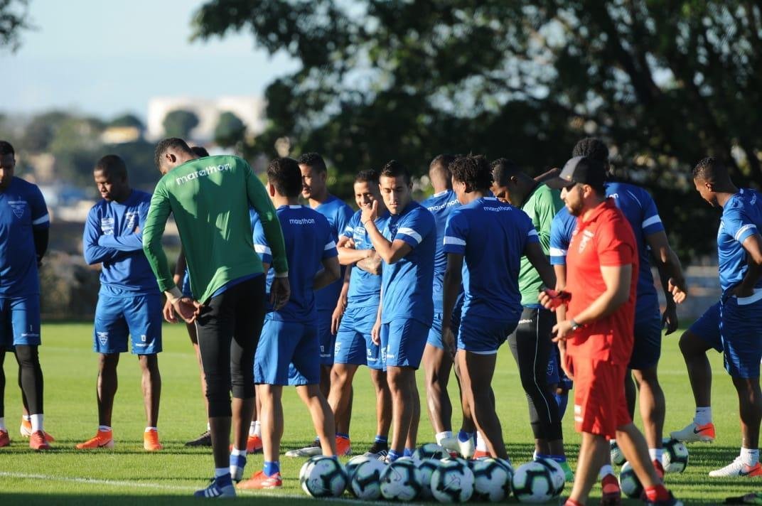 Seleo Equatoriana realizou primeiro treinamento na Toca da Raposa II nesta quinta-feira