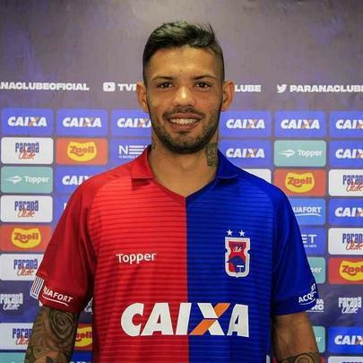 Carlos - contrato do atacante vai até setembro de 2019