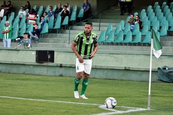 Fotos do duelo entre Coritiba e América, no Couto Pereira, em Curitiba, pela 25ª rodada da Série B do Campeonato Brasileiro