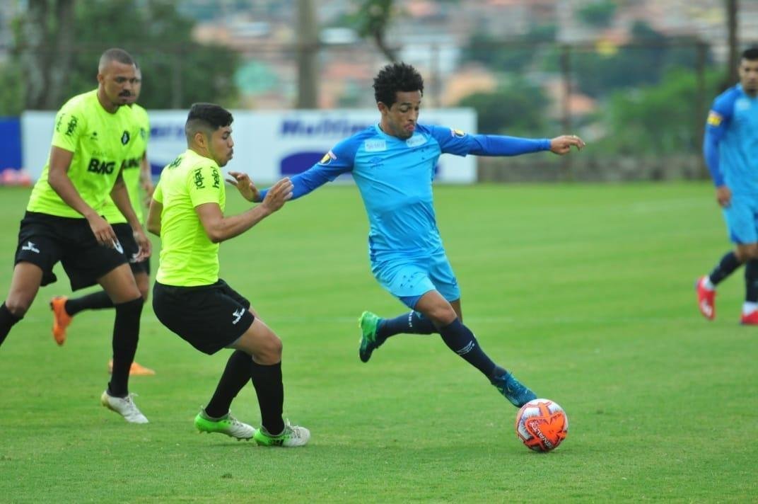 Jogo-treino foi disputado na tarde deste sbado, na Toca da Raposa II