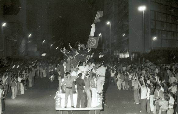 Torcida cruzeirense fez festa na chegada dos jogadores a BH