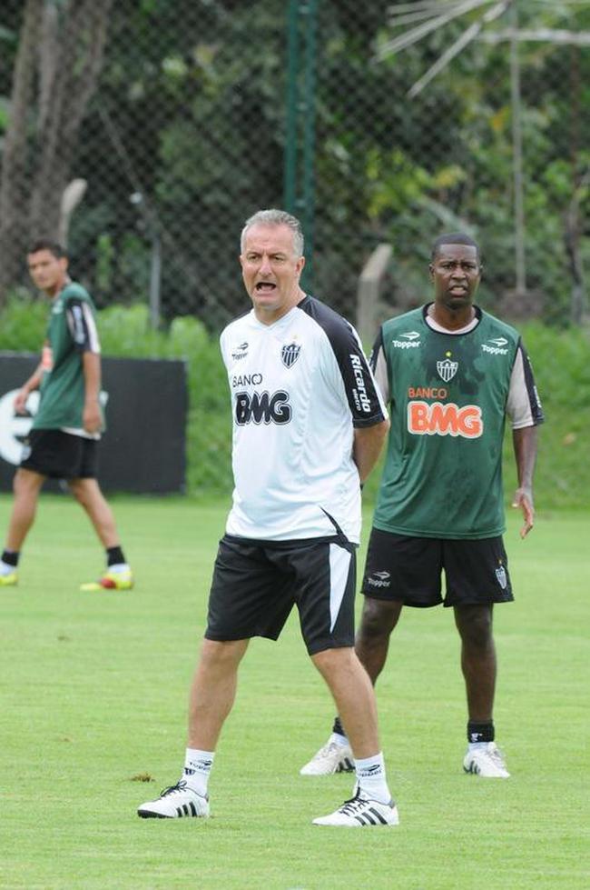 Dorival Júnior (2010) - uma vitória, um empate e uma derrota