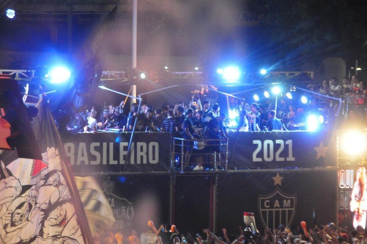 Chegada do time do Atltico  Praa Sete, no Centro de BH, onde fez carnaval com a torcida ao som do cantor baiano Bell Marques