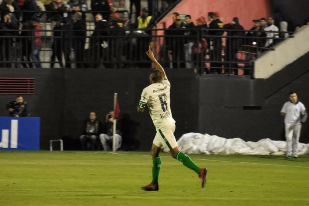 Imagens do jogo entre Amrica e Brasil de Pelotas, no interior gacho, pela Srie B do Brasileiro 
