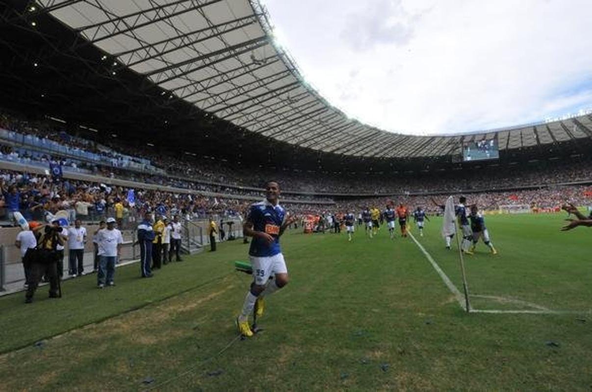 Fotos exclusivas do clssico entre Cruzeiro e Atltico na reabertura oficial do Mineiro