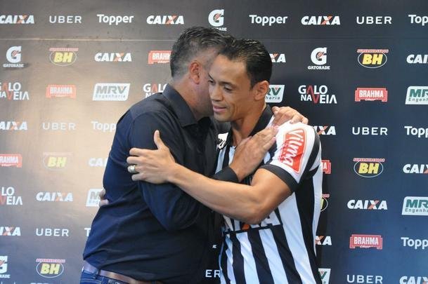 Atltico voltou ao trabalho nesta quinta-feira e apresentou Ricardo Oliveira; alm do atacante, presidente Sergio Sette Cmara e diretor de futebol Alexandre Gallo falaram com os jornalistas