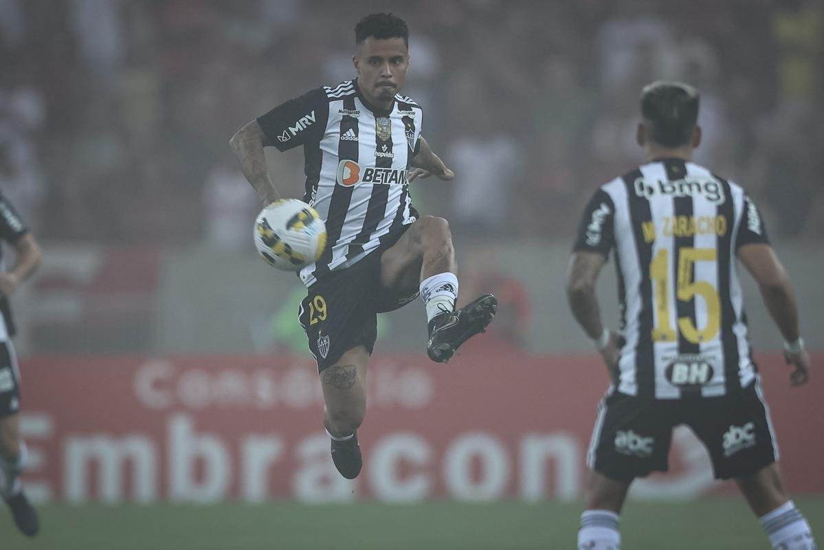 Fotos do jogo de volta das oitavas de final da Copa do Brasil, entre Flamengo e Atltico, no Maracan, no Rio de Janeiro