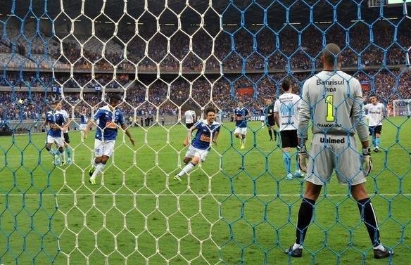 Partida vlida pela 33 rodada do Brasileiro, no Mineiro  