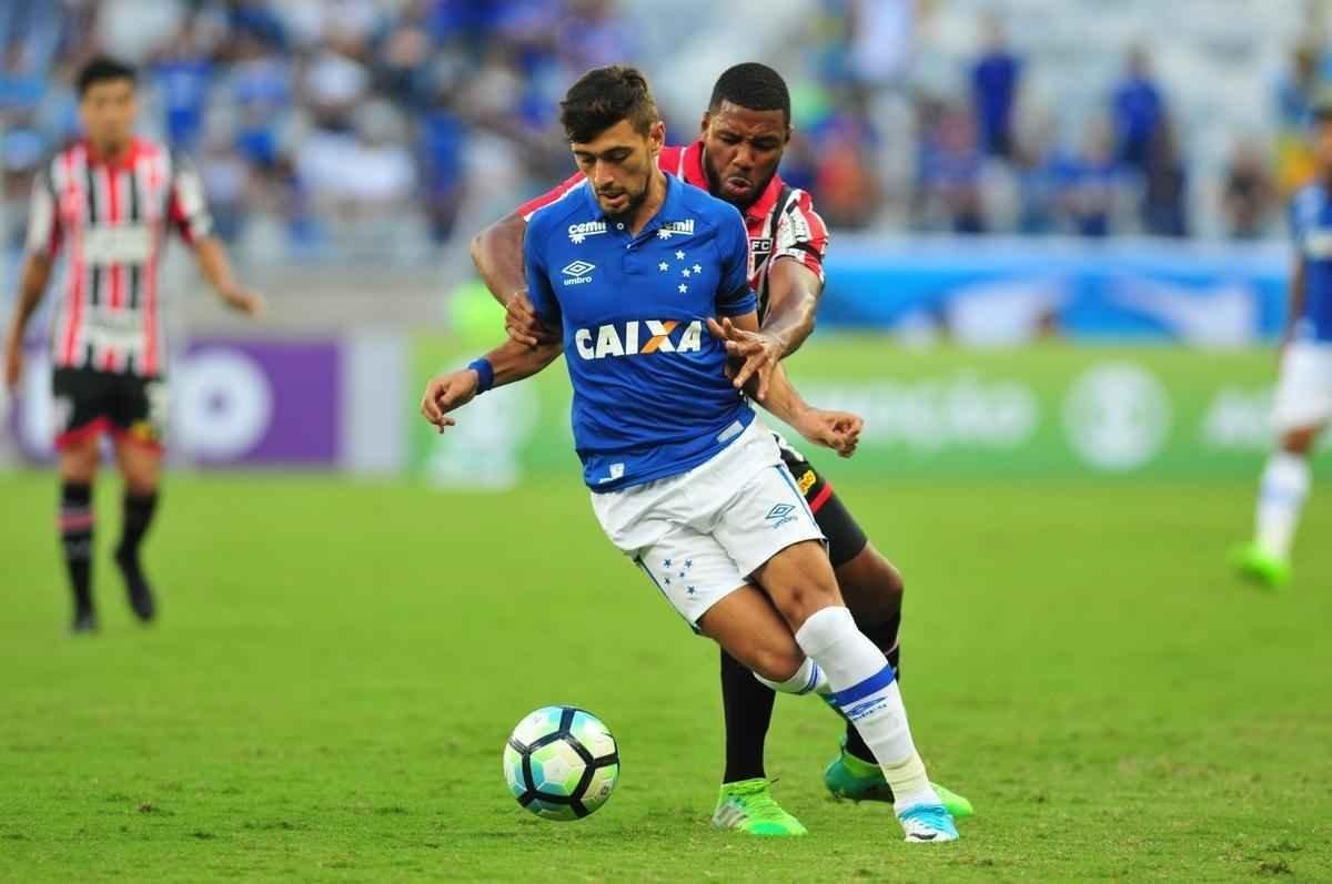 Partida no Mineiro marcou as estreias de Cruzeiro e So Paulo no Campeonato Brasileiro