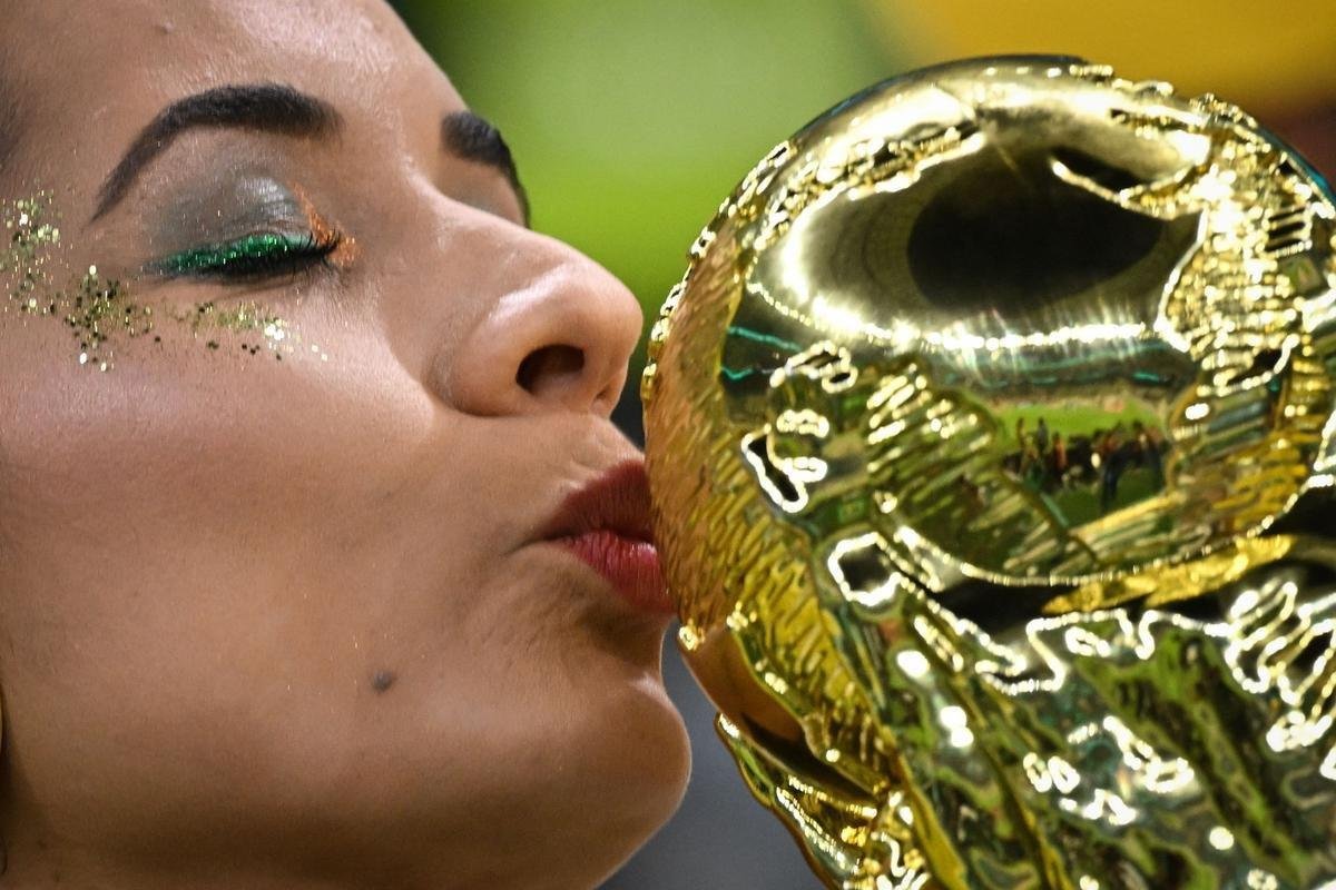 Torcedores brasileiros marcam presena em duelo diante da Srvia, no Catar