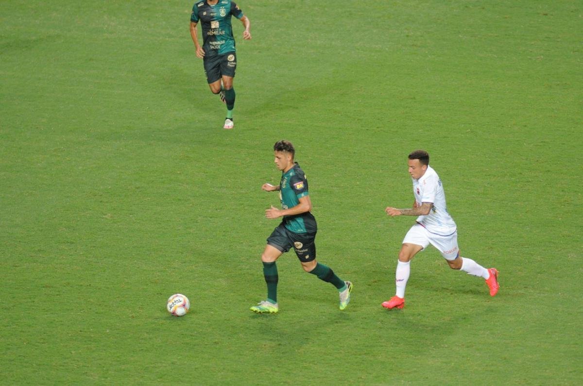 América x Paraná: veja fotos do jogo no Independência