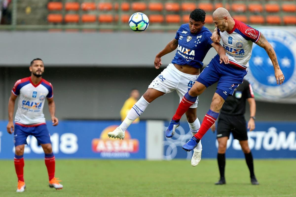 Cruzeiro e Bahia fizeram duelo de encerramento da temporada no estdio de Pituau e empataram sem gols