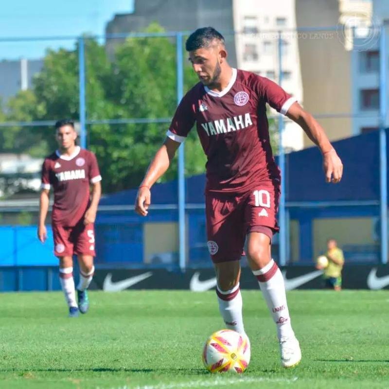 Facundo Prez, 21 anos, meia do Lans, da Argentina. Embora no tenha chamado tanta ateno at aqui,  um jovem meio-campista com caractersticas interessantes e com jogo parecido ao de Yeison, apesar da diferena do tipo fsico. Na temporada 2020/21 fez 24 jogos e marcou dois gols. 