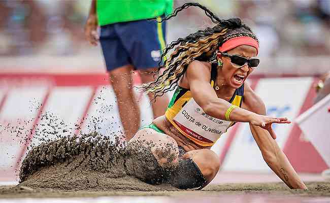 Silvnia Costa crava 5.00m e garante medalha de ouro para o Brasil na Paralimpada