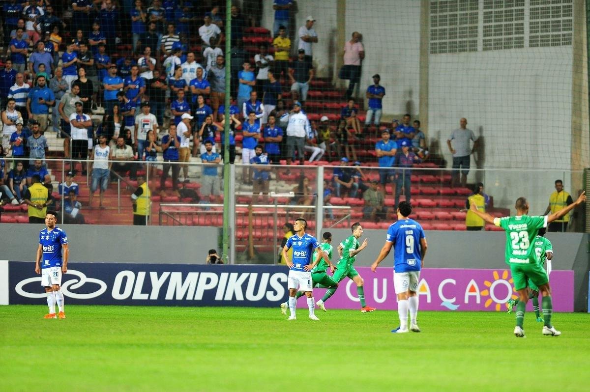 26/05/2019 - o Cruzeiro perdeu para a Chapecoense por 2 a 1, no Independncia, pela sexta rodada do Campeonato Brasileiro. A derrota causou frustrao na torcida, mas a chamada do narrador Gustavo Villani na programao de futebol da TV Globo gerou preocupao ainda maior. Era para matrias do programa Fantstico sobre casos de corrupo de integrantes da diretoria, como o presidente Wagner Pires de S, o vice-presidente de futebol Itair Machado e o diretor-geral Srgio Nonato.