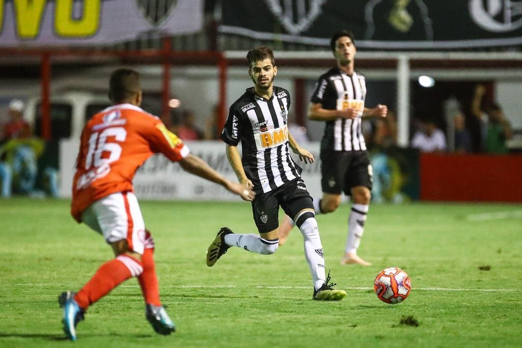 Igor Reis - Foi o ltimo dos garotos a sair do banco. O atacante entrou pelo lado esquerdo e mostrou muita velocidade (inclusive para evitar o que poderia ser o segundo gol de Juan no jogo). O jovem teve uma boa chance aps aproveitar bobeira da defesa, mas adiantou a bola demais. 