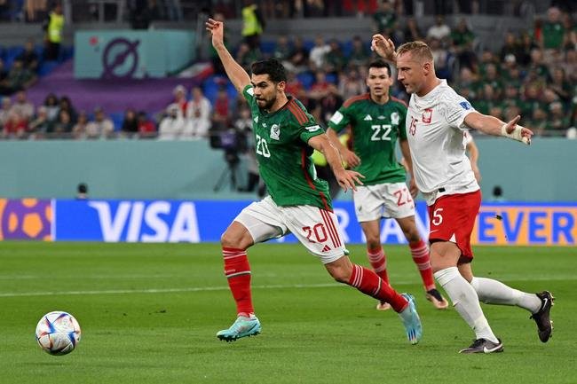Imagens do jogo entre Mxico e Polnia, pelo Grupo C da Copa do Mundo.