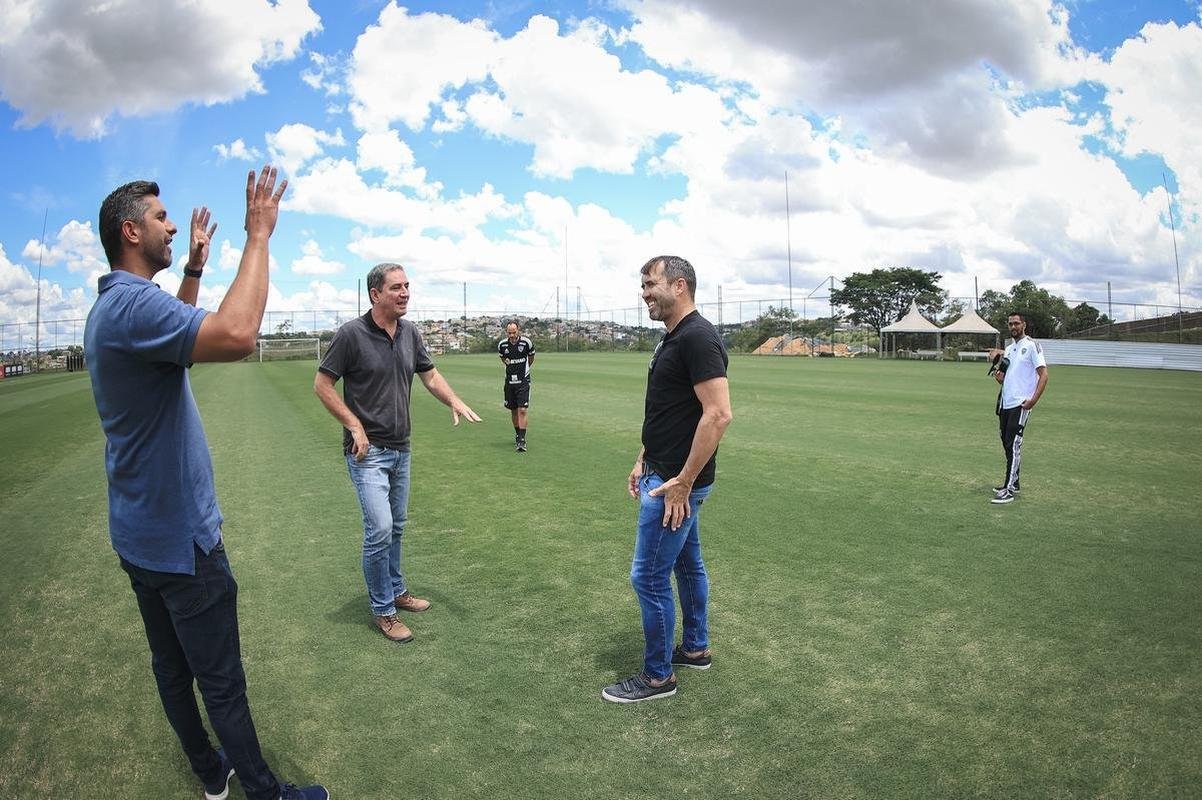 Coudet conhece a Cidade do Galo