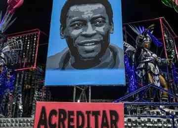Ideia de "Pelé no Dicionário" foi lançada em conjunto pela Fundação Pelé, Santos e o canal Sportv para homenagear o rei no 111º aniversário do Santos