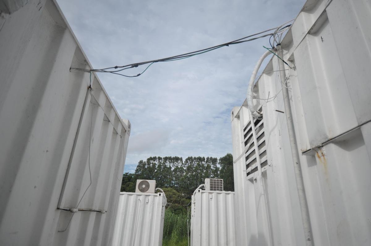 Amrica abriu Casa do Atleta, alojamento que recebe jovens das categorias de base do clube no Centro de Treinamento Lanna Drumond. Local abriga 60 jogadores. Segundo direo, contineres eram utilizados para receber atletas em perodo de testes, mas j esto desativados. Por falta de alvars da prefeitura de Contagem e laudo do Corpo de Bombeiros, Amrica realocou garotos em hotel de Belo Horizonte at regularizao do CT.