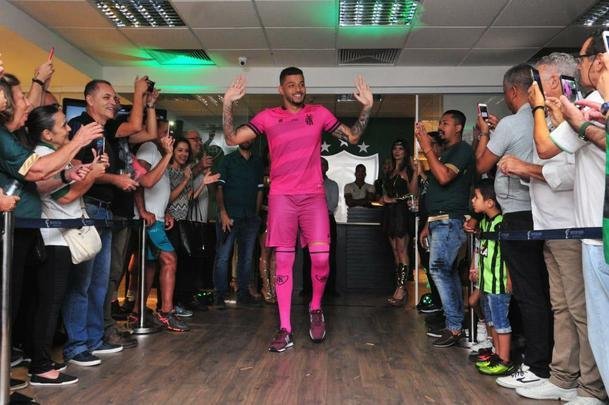 Coleo de uniformes do Amrica da temporada 2019. Clube adotou marca prpria, a Sparta. Por isso, desfile na loja do clube, no shopping Boulevard, em BH, foi ao estilo espartano