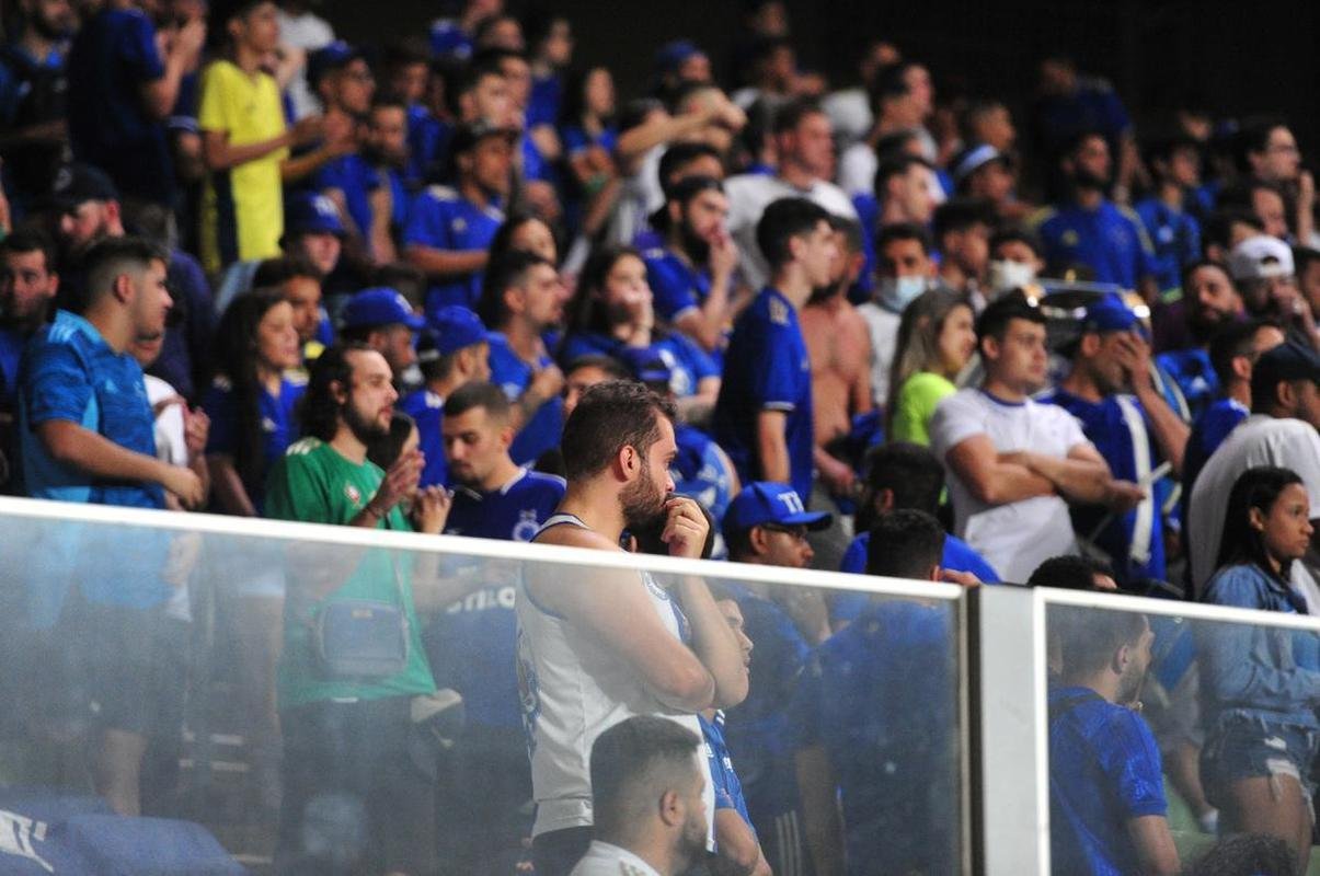 Cruzeiro leva dois gols no fim e perde para o Remo no Independncia, por 3 a 1, pela Srie B