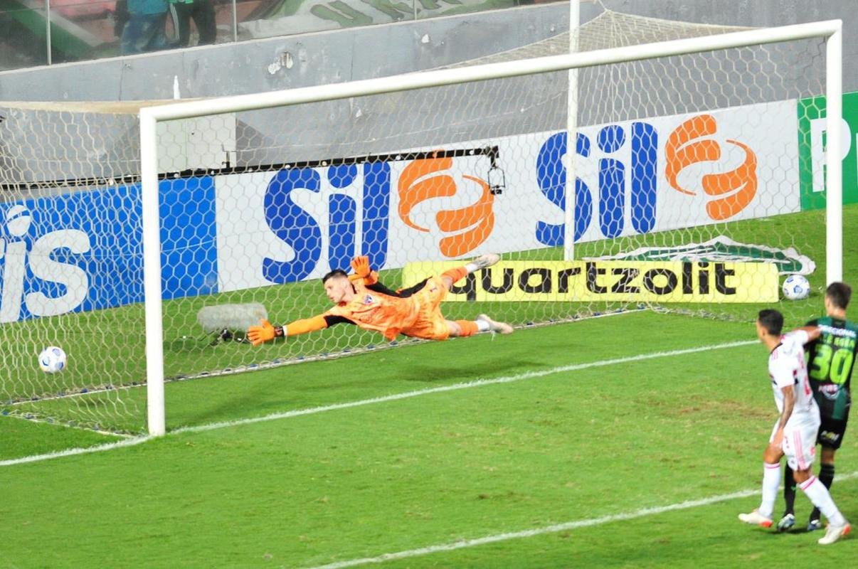 Fotos do jogo entre Amrica e So Paulo, no Independncia, em BH, pela ltima rodada do Campeonato Brasileiro de 2021