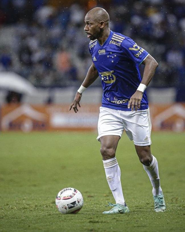 Waguininho, atacante pela esquerda (54% dos votos)