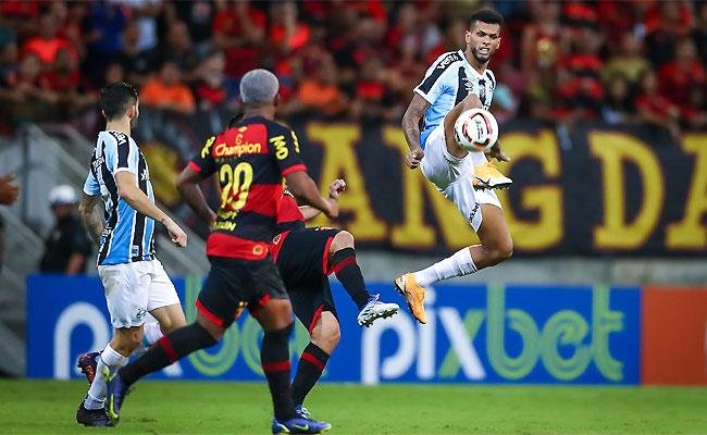 A situação gremista constrange dentro e fora do campo, comenta jornalista