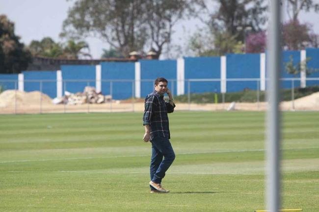 30/8 - ITAIR VOLTA  VICE-PRESIDNCIA: deciso do TJMG liberou volta de Itair Machado  vice-presidncia de futebol do Cruzeiro. Nessa mesma data, a Cmara Nacional de Resolues de Disputas anuncia que investiga o clube por negociaes suspeitas, que estariam ferindo os regulamentos da Fifa e da CBF. As transaes em questo so com o empresrio Cristiano Richard dos Santos Machado, com a AV & S Consultoria Desportiva Ltda e a sociedade com a rede Supermercados BH nos direitos de Arrascaeta, vendido ao Flamengo em janeiro.