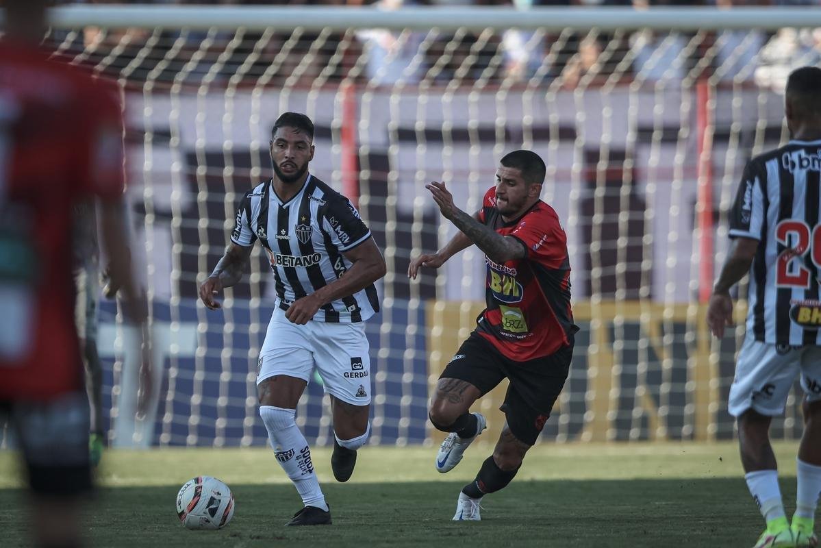 Fotos do jogo entre Pouso Alegre e Atltico, pelo Mineiro