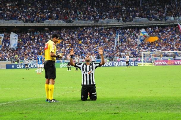 O camisa 7 agradeceu a Deus