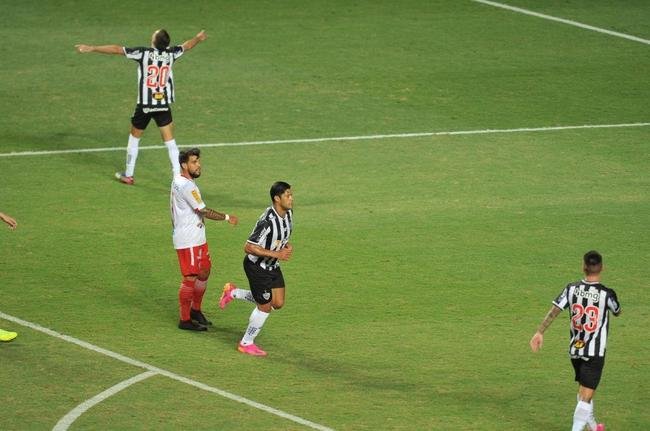 Fotos do jogo de ida da semifinal do Mineiro entre Tombense e Atltico, no Independncia, em Belo Horizonte.
