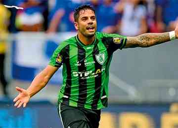 Já no segundo tempo do jogo, Henrique Almeida definiu vitória do Coelho, que segue 100% no Campeonato Mineiro