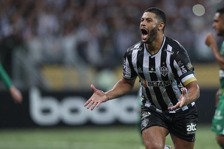 Hulk marcou os dois gols da vitria do Galo por 2 a 0: um de pnalti e outro em lindo chute no ngulo