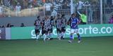 Fred comemora gol de falta marcado pelo volante Rafael Carioca, aos 13 minutos